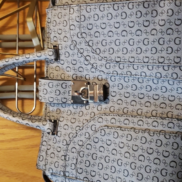 Guess Totebag - Picture 2 of 4